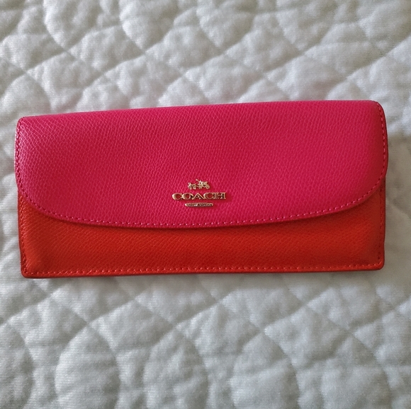 Coach Handbags - COACH Crossgrain Small Leather Wallet